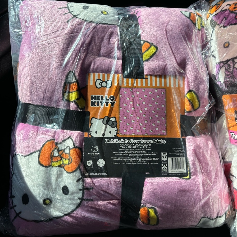 Hello Kitty Candy Corn Full/Queen Blanket